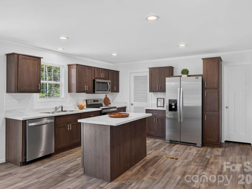 445 Kindley Road, Thomasville, NC 27360.  MLS# CAR4420604, YatesRealty ID 48219. 