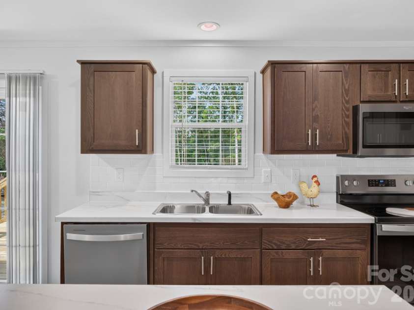 445 Kindley Road, Thomasville, NC 27360.  MLS# CAR4420604, YatesRealty ID 48219. 