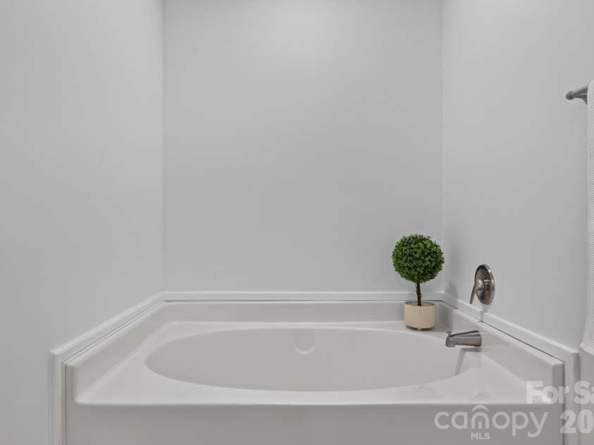 445 Kindley Road, Thomasville, NC 27360.  MLS# CAR4420604, YatesRealty ID 48219. 