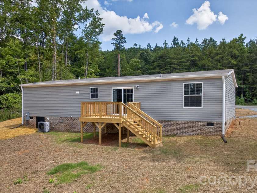 445 Kindley Road, Thomasville, NC 27360.  MLS# CAR4420604, YatesRealty ID 48219. 