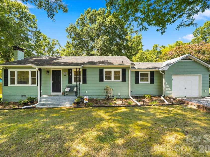 8008 Chapman Street, Charlotte, NC 28216.  MLS# CAR4420578, YatesRealty ID 48220. 