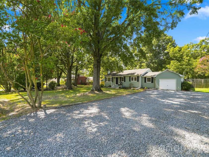 8008 Chapman Street, Charlotte, NC 28216.  MLS# CAR4420578, YatesRealty ID 48220. 