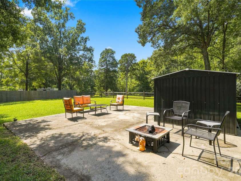 8008 Chapman Street, Charlotte, NC 28216.  MLS# CAR4420578, YatesRealty ID 48220. 