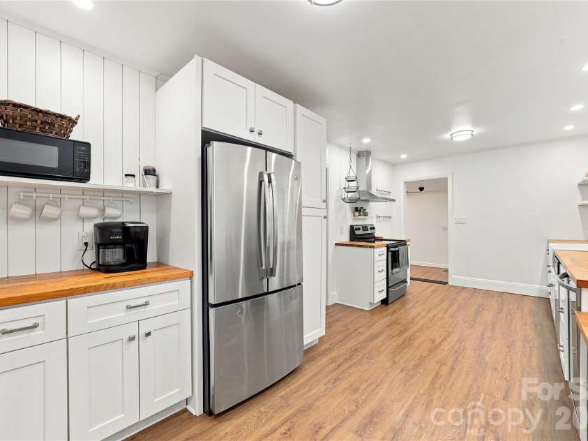 8008 Chapman Street, Charlotte, NC 28216.  MLS# CAR4420578, YatesRealty ID 48220. 