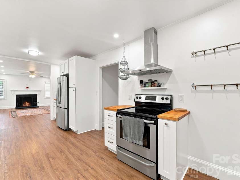 8008 Chapman Street, Charlotte, NC 28216.  MLS# CAR4420578, YatesRealty ID 48220. 