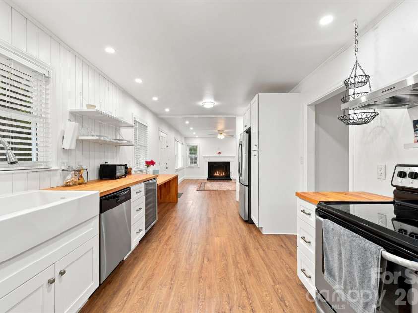 8008 Chapman Street, Charlotte, NC 28216.  MLS# CAR4420578, YatesRealty ID 48220. 