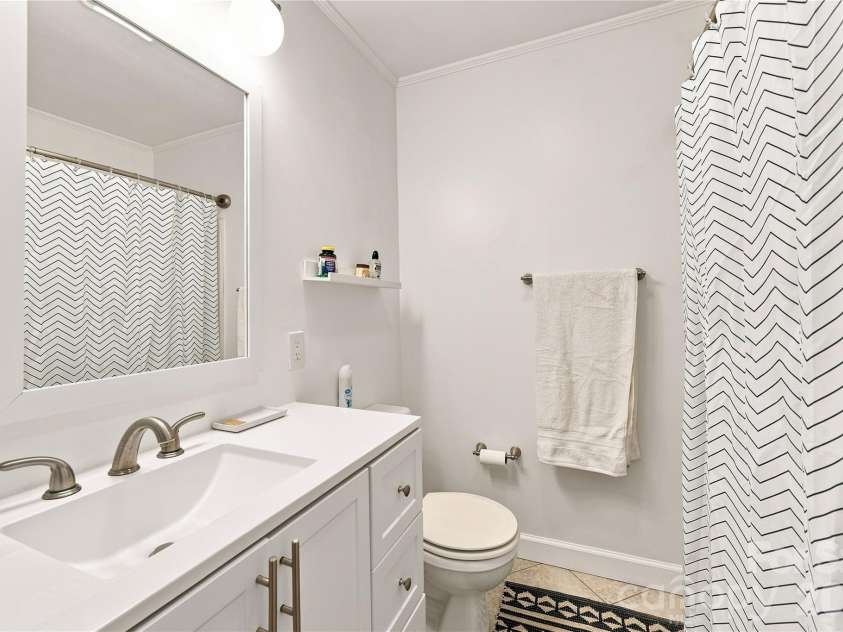 8008 Chapman Street, Charlotte, NC 28216.  MLS# CAR4420578, YatesRealty ID 48220. 