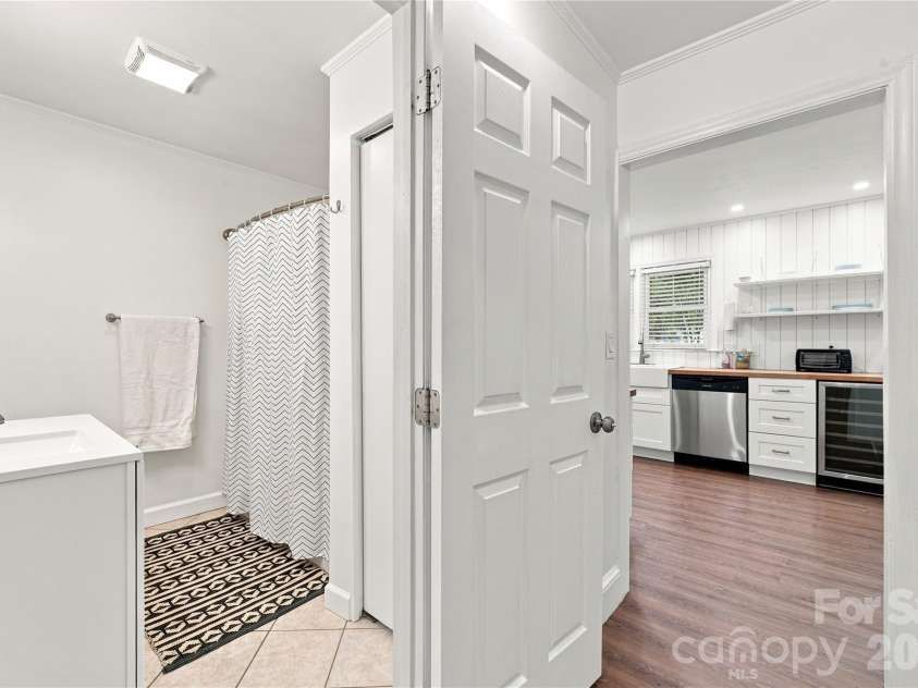 8008 Chapman Street, Charlotte, NC 28216.  MLS# CAR4420578, YatesRealty ID 48220. 