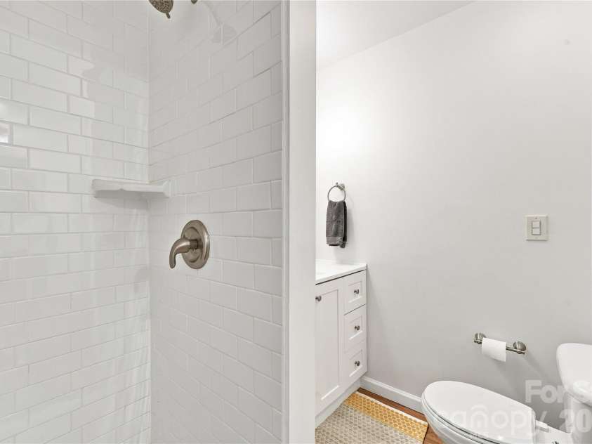 8008 Chapman Street, Charlotte, NC 28216.  MLS# CAR4420578, YatesRealty ID 48220. 