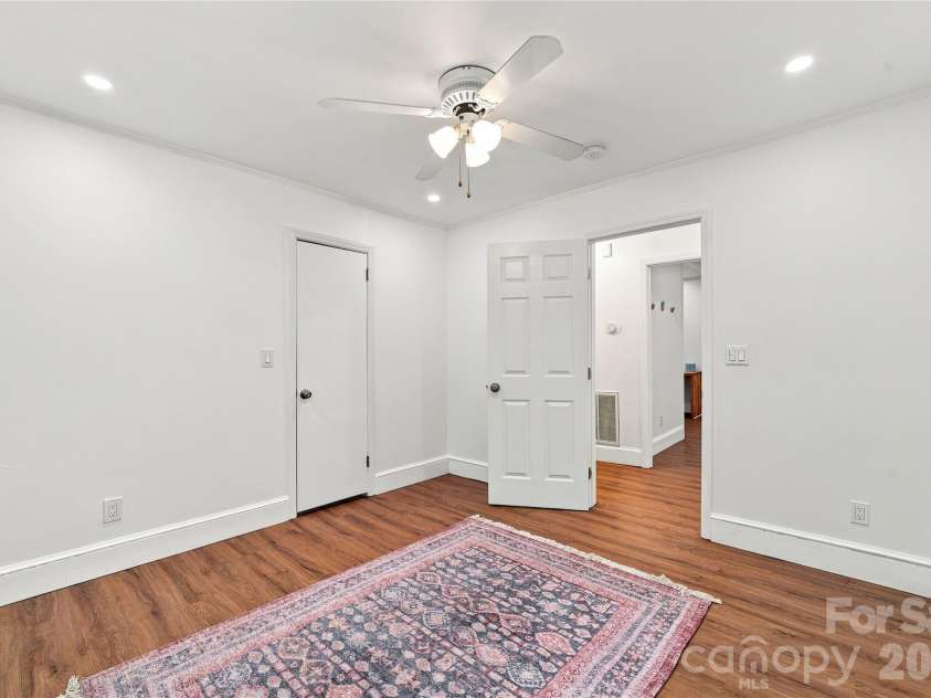 8008 Chapman Street, Charlotte, NC 28216.  MLS# CAR4420578, YatesRealty ID 48220. 