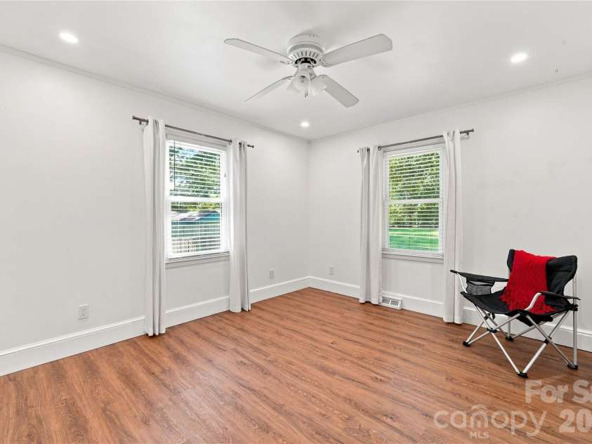 8008 Chapman Street, Charlotte, NC 28216.  MLS# CAR4420578, YatesRealty ID 48220. 