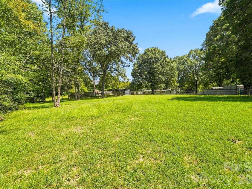 8008 Chapman Street, Charlotte, NC 28216.  MLS# CAR4420578, YatesRealty ID 48220. 