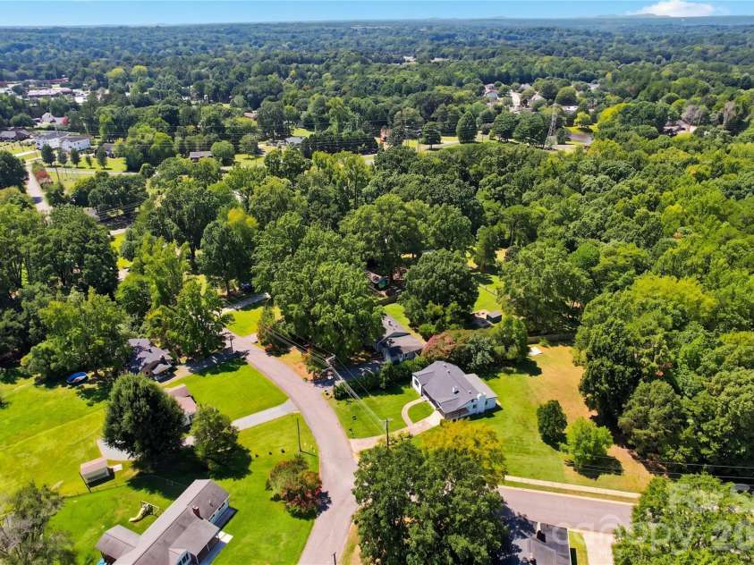 8008 Chapman Street, Charlotte, NC 28216.  MLS# CAR4420578, YatesRealty ID 48220. 