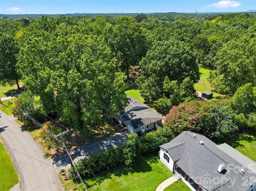 8008 Chapman Street, Charlotte, NC 28216.  MLS# CAR4420578, YatesRealty ID 48220. 