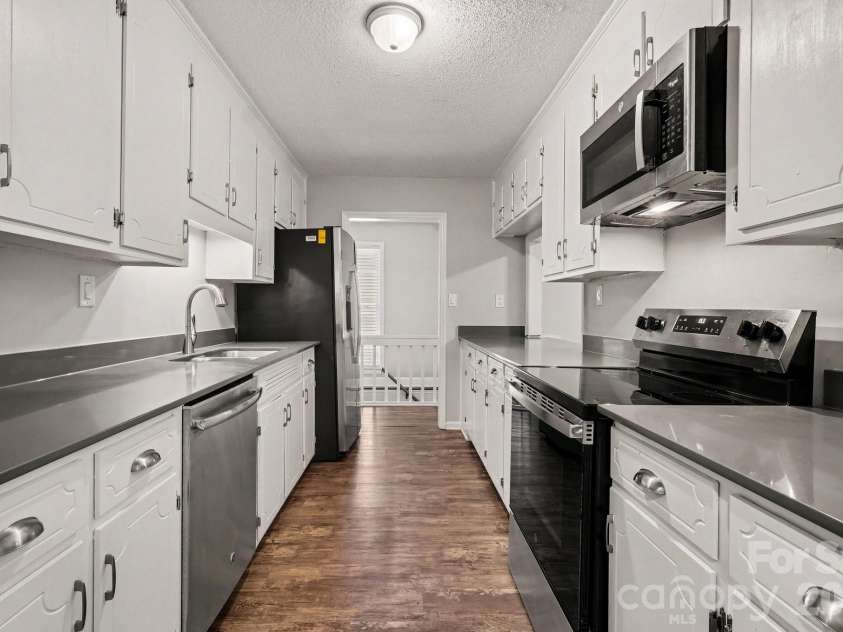 8163 Walnut Creek Lane, Charlotte, NC 28227.  MLS# CAR4418809, YatesRealty ID 48221. 