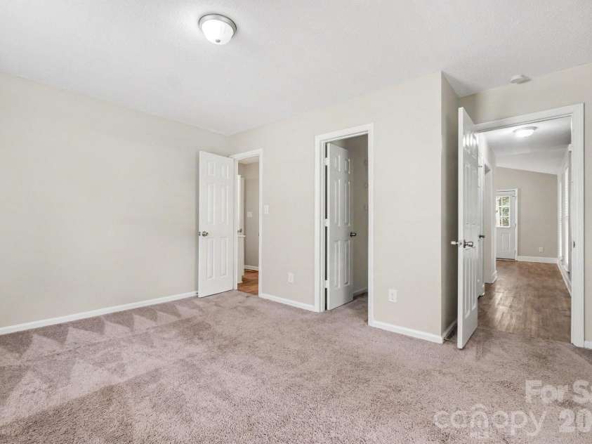 8163 Walnut Creek Lane, Charlotte, NC 28227.  MLS# CAR4418809, YatesRealty ID 48221. 