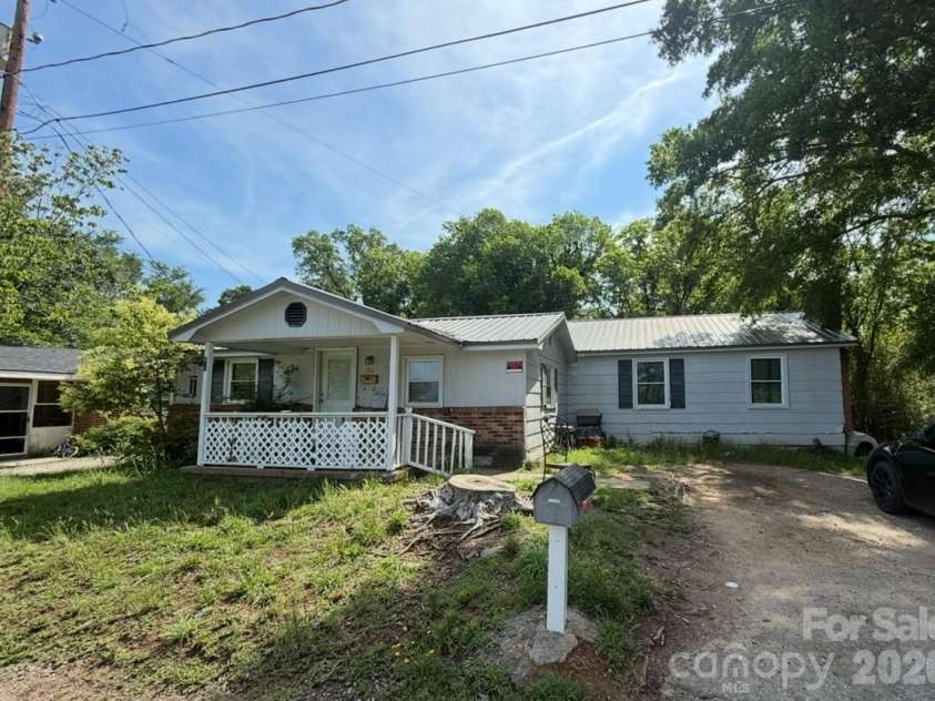 106 Deaver Street, Chester, SC 29706.  MLS# CAR4387714, YatesRealty ID 48225. 