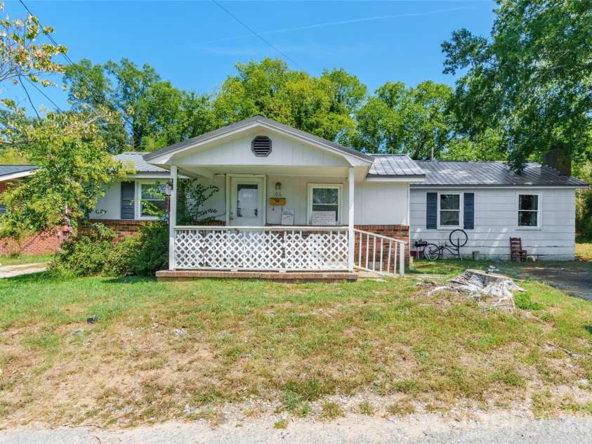 106 Deaver Street, Chester, SC 29706.  MLS# CAR4387714, YatesRealty ID 48225. 