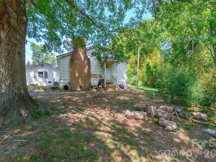 106 Deaver Street, Chester, SC 29706.  MLS# CAR4387714, YatesRealty ID 48225. 