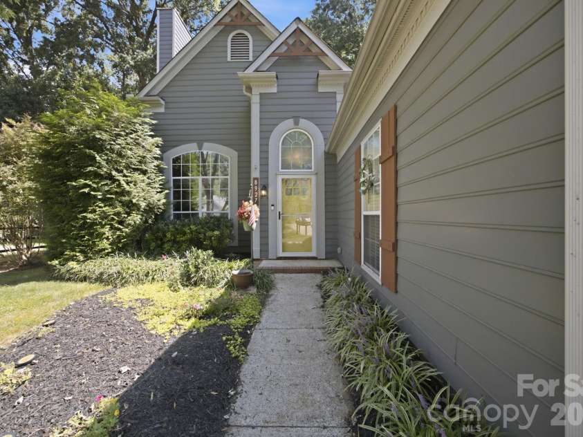 8927 Raven Park Drive, Charlotte, NC 28216.  MLS# CAR4419436, YatesRealty ID 48226. 
