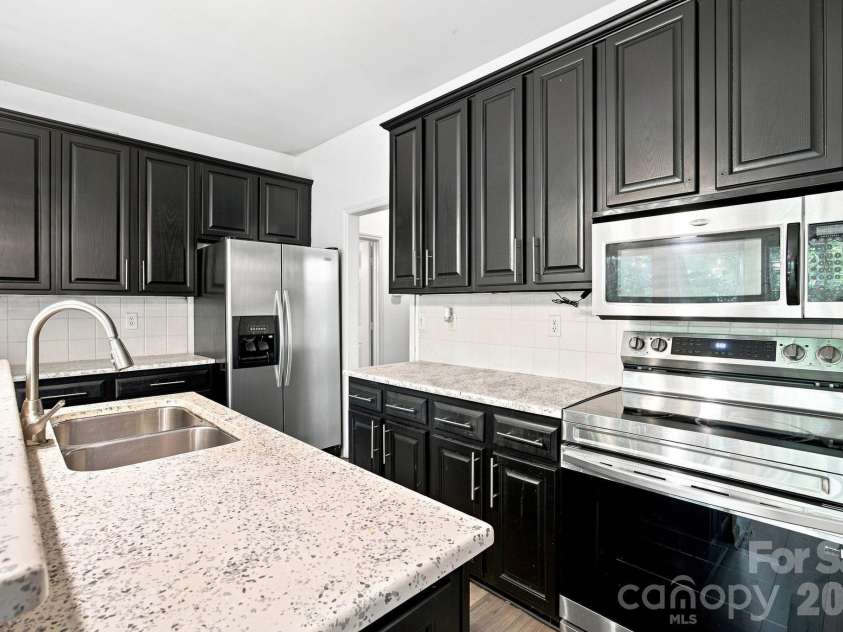 8927 Raven Park Drive, Charlotte, NC 28216.  MLS# CAR4419436, YatesRealty ID 48226. 