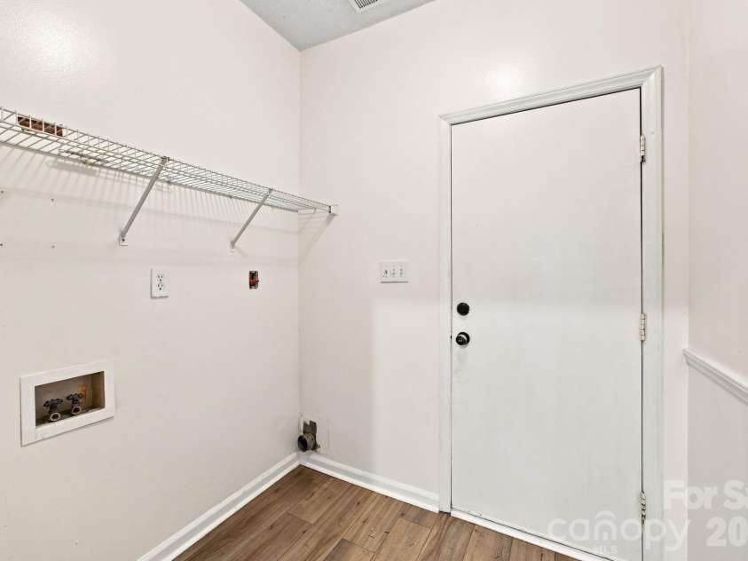 8927 Raven Park Drive, Charlotte, NC 28216.  MLS# CAR4419436, YatesRealty ID 48226. 