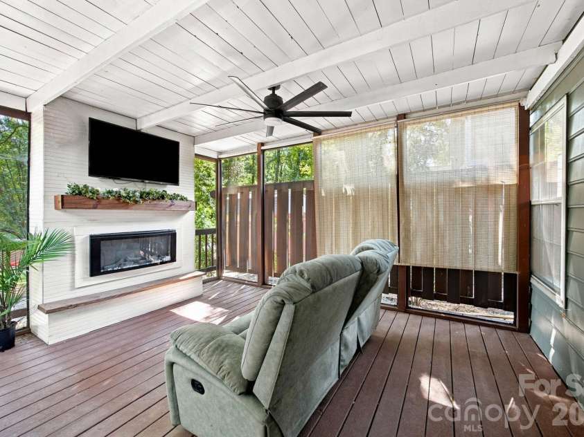 8927 Raven Park Drive, Charlotte, NC 28216.  MLS# CAR4419436, YatesRealty ID 48226. 