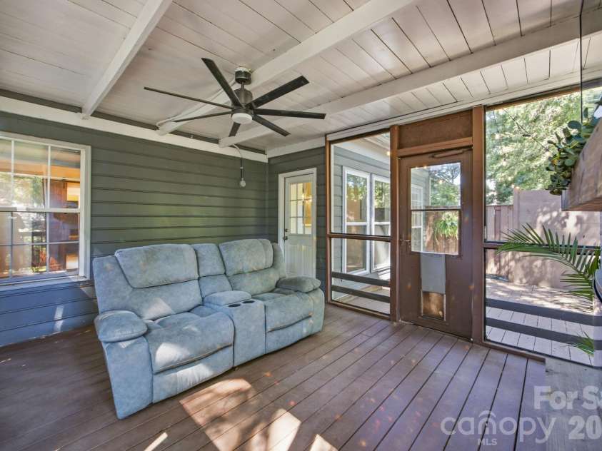 8927 Raven Park Drive, Charlotte, NC 28216.  MLS# CAR4419436, YatesRealty ID 48226. 