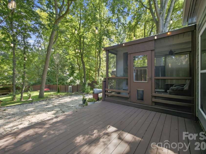 8927 Raven Park Drive, Charlotte, NC 28216.  MLS# CAR4419436, YatesRealty ID 48226. 