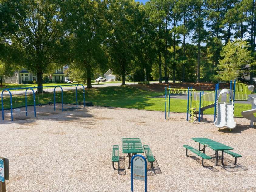8927 Raven Park Drive, Charlotte, NC 28216.  MLS# CAR4419436, YatesRealty ID 48226. 
