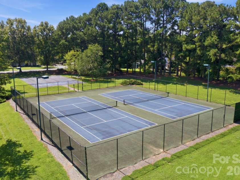 8927 Raven Park Drive, Charlotte, NC 28216.  MLS# CAR4419436, YatesRealty ID 48226. 
