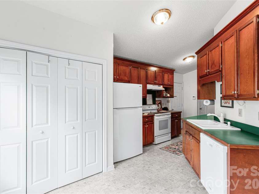 607 Helms Drive, Lowell, NC 28098.  MLS# CAR4419669, YatesRealty ID 48228. 