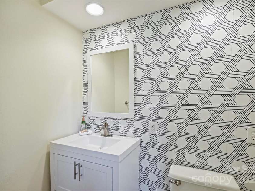 12724 Cliffcreek Drive, Huntersville, NC 28078.  MLS# CAR4223582, YatesRealty ID 4823. 