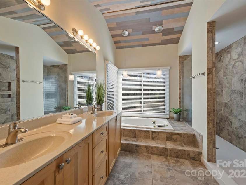 12724 Cliffcreek Drive, Huntersville, NC 28078.  MLS# CAR4223582, YatesRealty ID 4823. 