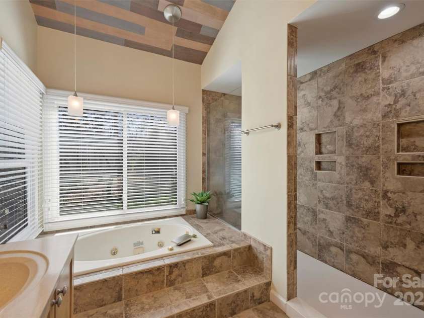 12724 Cliffcreek Drive, Huntersville, NC 28078.  MLS# CAR4223582, YatesRealty ID 4823. 