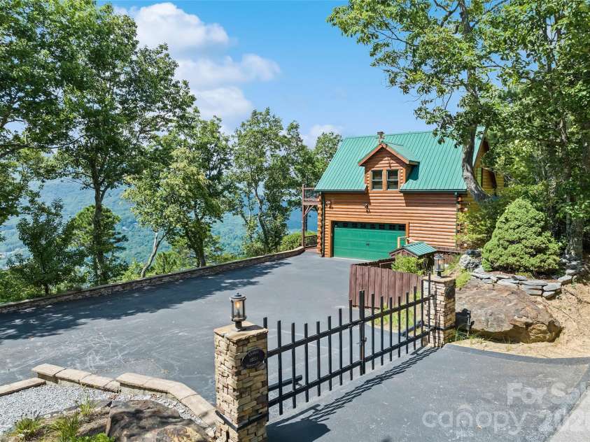 463 Walela Trail, Maggie Valley, NC 28751.  MLS# CAR4420283, YatesRealty ID 48230. 