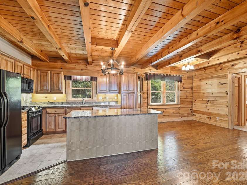 463 Walela Trail, Maggie Valley, NC 28751.  MLS# CAR4420283, YatesRealty ID 48230. 
