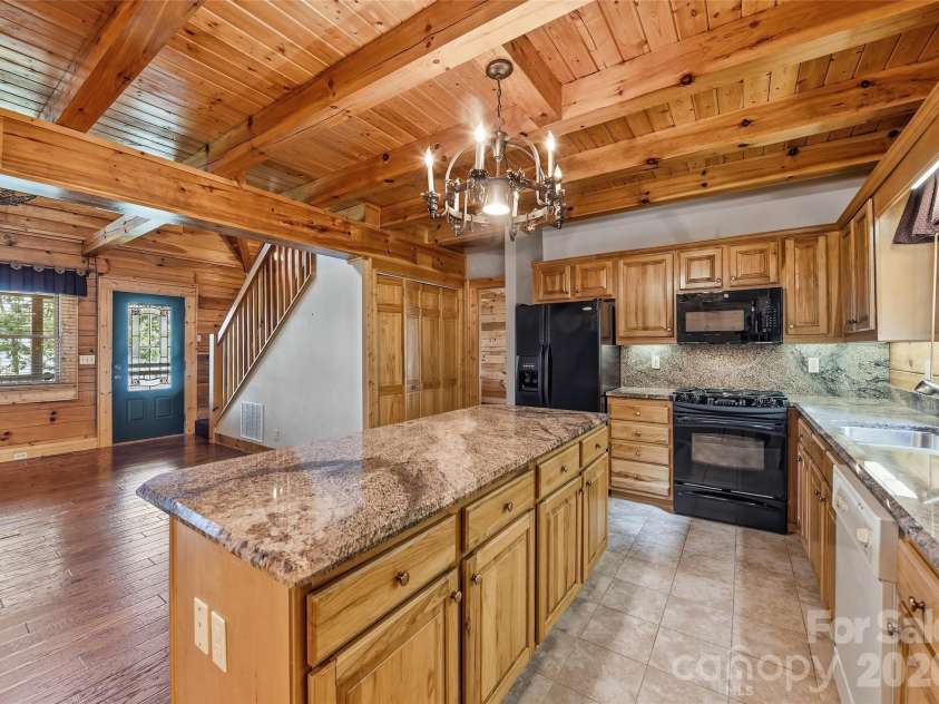 463 Walela Trail, Maggie Valley, NC 28751.  MLS# CAR4420283, YatesRealty ID 48230. 