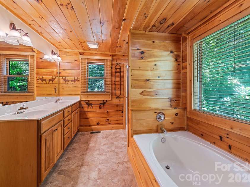 463 Walela Trail, Maggie Valley, NC 28751.  MLS# CAR4420283, YatesRealty ID 48230. 