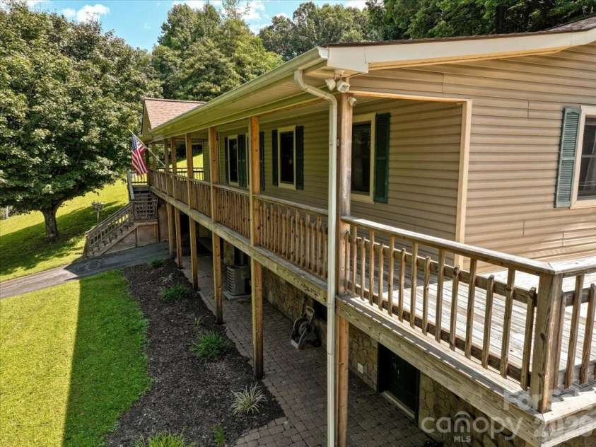 299 Mcdowell Lane, Burnsville, NC 28714.  MLS# CAR4420627, YatesRealty ID 48233. 