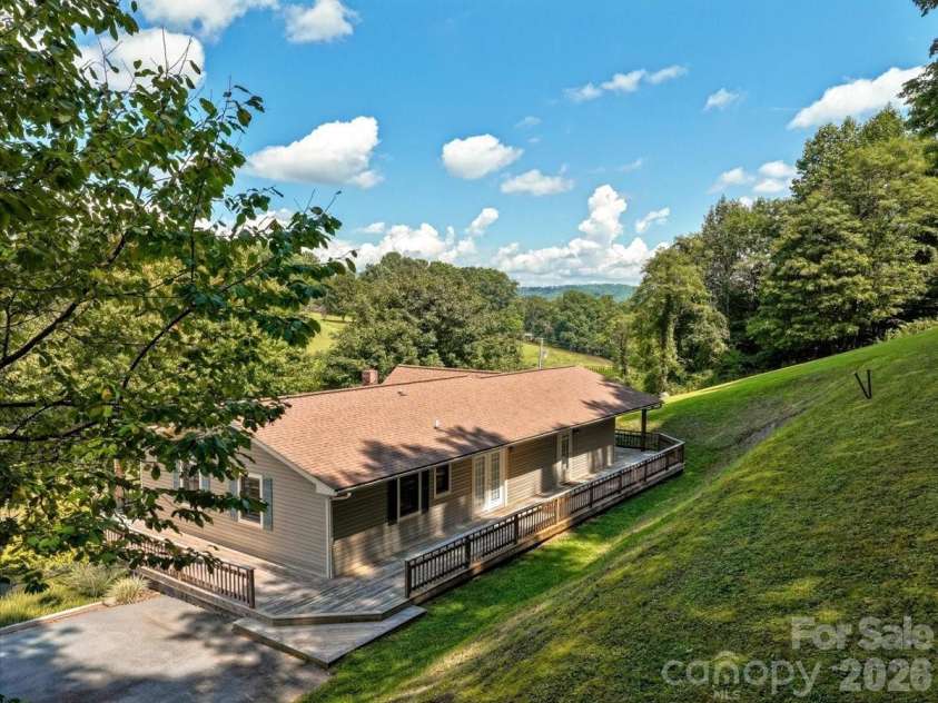 299 Mcdowell Lane, Burnsville, NC 28714.  MLS# CAR4420627, YatesRealty ID 48233. 