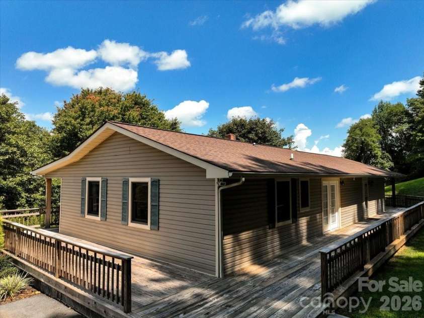 299 Mcdowell Lane, Burnsville, NC 28714.  MLS# CAR4420627, YatesRealty ID 48233. 