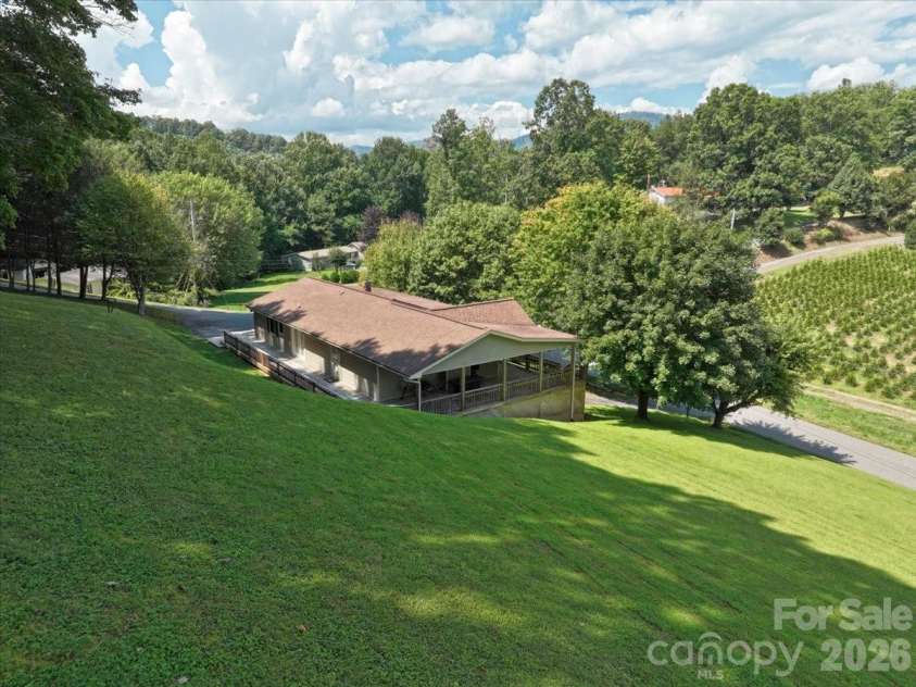 299 Mcdowell Lane, Burnsville, NC 28714.  MLS# CAR4420627, YatesRealty ID 48233. 
