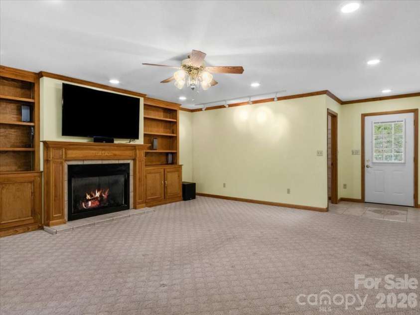 299 Mcdowell Lane, Burnsville, NC 28714.  MLS# CAR4420627, YatesRealty ID 48233. 