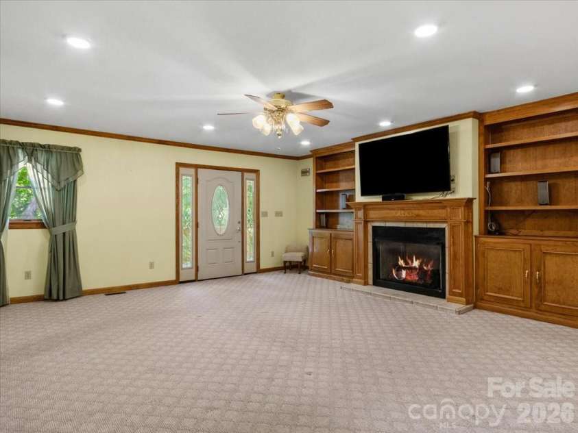299 Mcdowell Lane, Burnsville, NC 28714.  MLS# CAR4420627, YatesRealty ID 48233. 