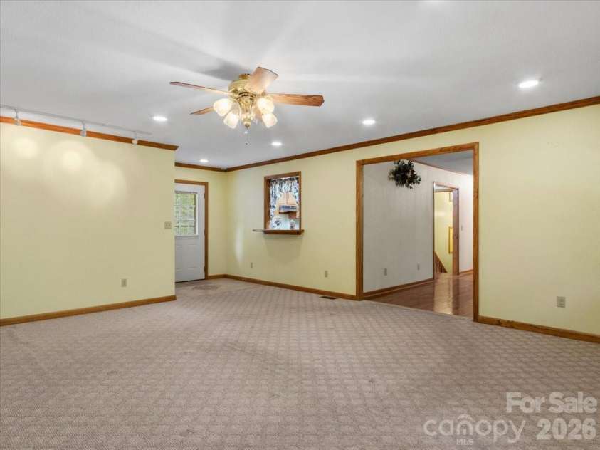 299 Mcdowell Lane, Burnsville, NC 28714.  MLS# CAR4420627, YatesRealty ID 48233. 
