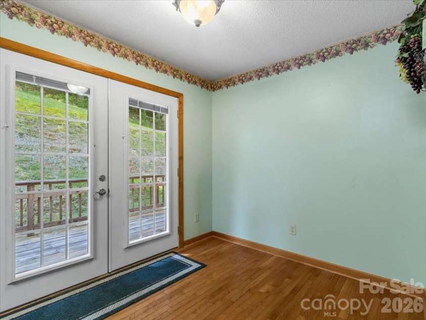 299 Mcdowell Lane, Burnsville, NC 28714.  MLS# CAR4420627, YatesRealty ID 48233. 
