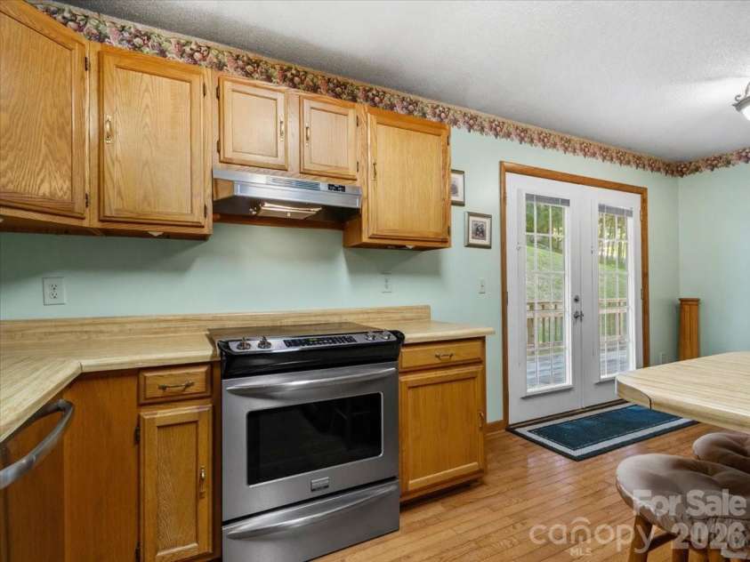 299 Mcdowell Lane, Burnsville, NC 28714.  MLS# CAR4420627, YatesRealty ID 48233. 