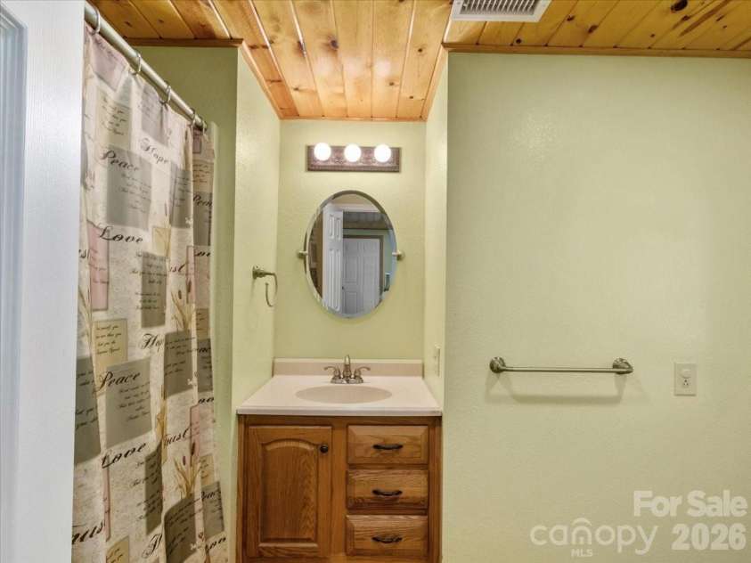 299 Mcdowell Lane, Burnsville, NC 28714.  MLS# CAR4420627, YatesRealty ID 48233. 