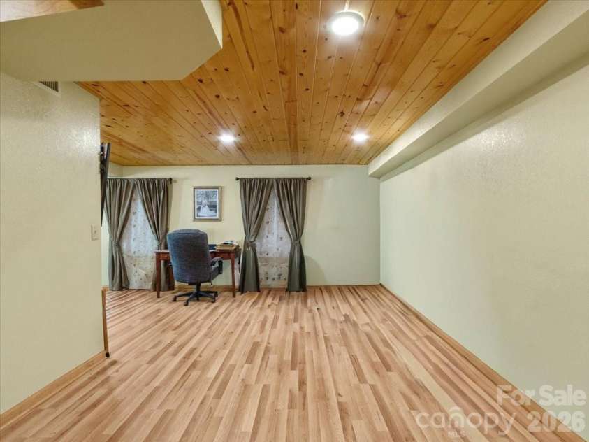 299 Mcdowell Lane, Burnsville, NC 28714.  MLS# CAR4420627, YatesRealty ID 48233. 
